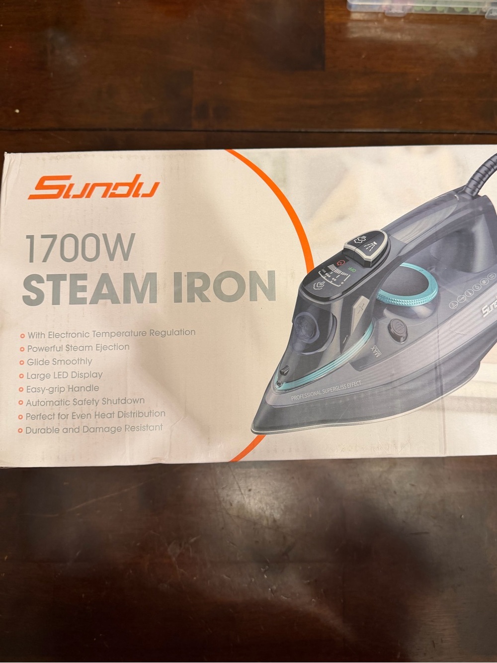 Sindu 1700W Steam Iron in Gray with Teal Accents
